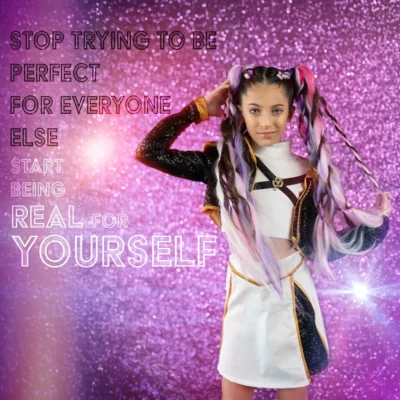 K POP - רומי חצאית וטופ